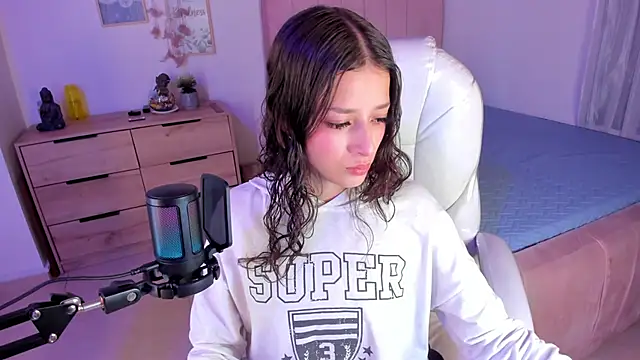 Amaia Daniells online show from 03/11/25, 03:36