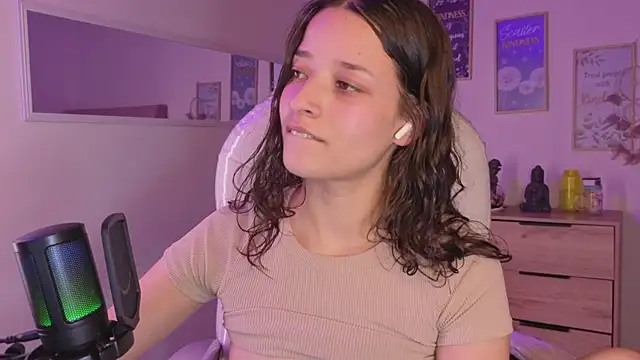 Amaia Daniells online show from 10/13/25, 04:03