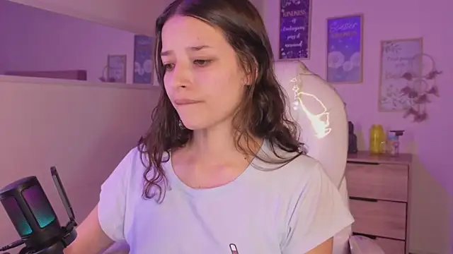 Amaia Daniells online show from 10/16/25, 03:59
