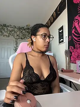Snapshot of goddessxdreaxo chatting on 11/10/25, 01:38 goddessxdreaxo online show from 11/10/25, 01:38