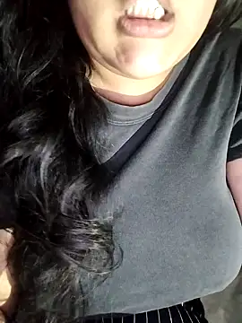 Annerae online show from 10/25/25, 04:07