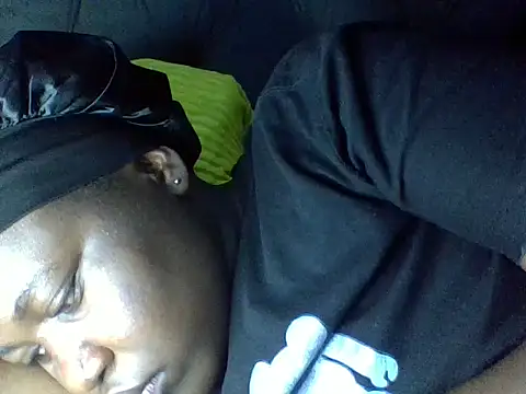 cute-marianna online show from 10/13/25, 04:03