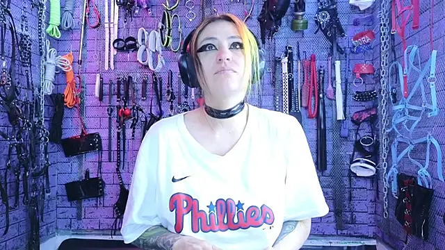 Snapshot of PANDORANEZZ chatting on 12/15/25, 04:18 PANDORANEZZ online show from 12/15/25, 04:18