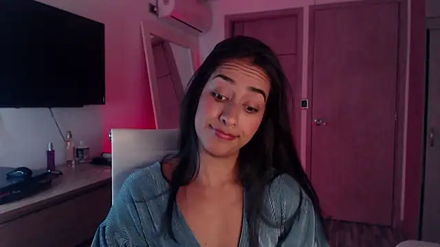 Snapshot of Brown_skin11 chatting on 10/17/25, 10:22 Brown skin11 online show from 10/17/25, 10:22