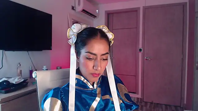 Snapshot of Brown_skin11 chatting on 10/19/25, 08:44 Brown skin11 online show from 10/19/25, 08:44