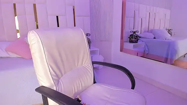 Meghan stonne  online show from 10/26/25, 06:41