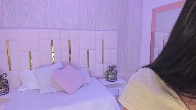 Meghan stonne  online show from 10/25/25, 06:52