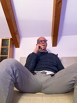 Relnnet online show from 10/26/25, 04:40