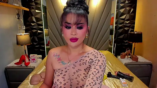 QuiinMollyXxX online show from 09/28/25, 01:29