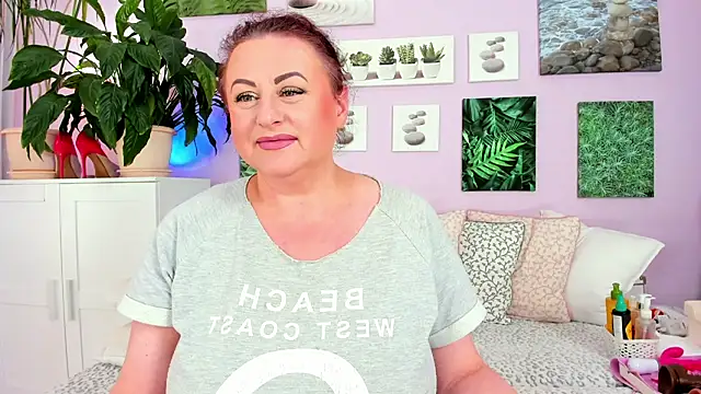 Snapshot of BigTittyGoddess chatting on 09/28/25, 05:20 BigTittyGoddess online show from 09/28/25, 05:20