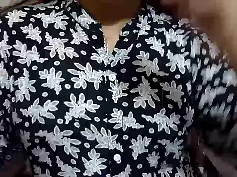 Snapshot of mahira_999 chatting on 09/09/25, 03:49 mahira 999 online show from 09/09/25, 03:49