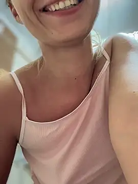 Snapshot of YOUR-KARINA chatting on 09/19/25, 04:33 YOUR-KARINA online show from 09/19/25, 04:33