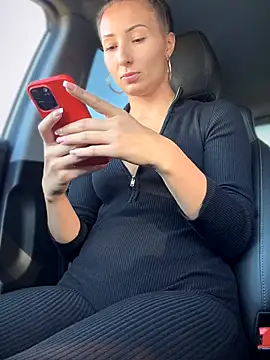 YOUR-KARINA online show from 11/14/25, 08:51