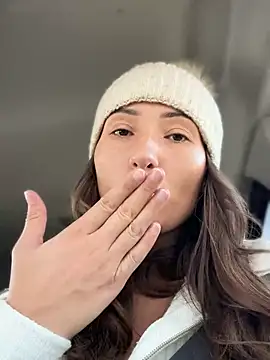 Snapshot of YOUR-KARINA chatting on 01/05/25, 06:35 YOUR-KARINA online show from 01/05/25, 06:35