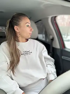 YOUR-KARINA online show from 01/17/26, 09:24