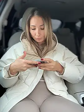 YOUR-KARINA online show from 01/11/26, 08:10