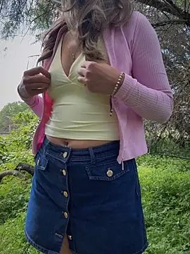 Snapshot of YOUR-KARINA chatting on 05/17/26, 05:18 YOUR-KARINA online show from 05/17/26, 05:18