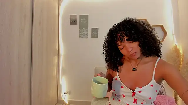 Snapshot of mariam_hill chatting on 07/19/26, 02:03 mariam hill online show from 07/19/26, 02:03