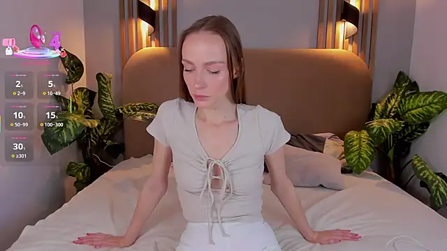 Kira Quinn online show from 10/31/25, 07:05