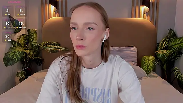 Kira Quinn online show from 11/11/25, 06:52