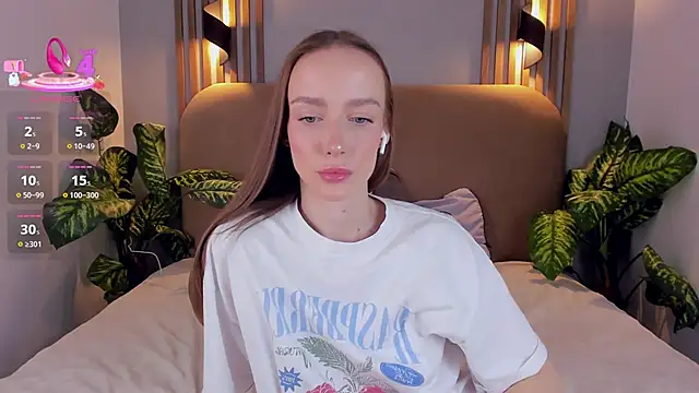 Kira Quinn online show from 10/21/25, 07:30