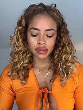 SarahCinnamon- online show from 03/29/26, 06:42