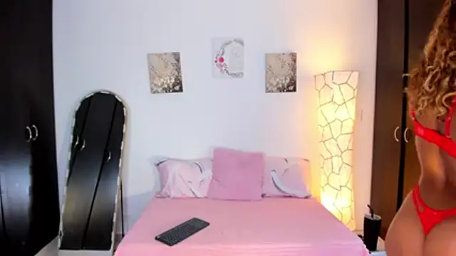 SarahCinnamon- online show from 04/01/26, 08:17