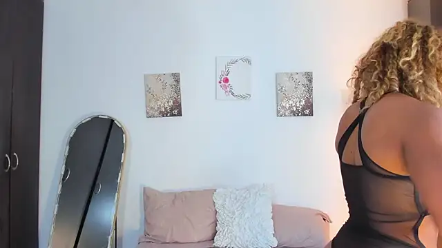 SarahCinnamon- online show from 03/18/26, 07:59