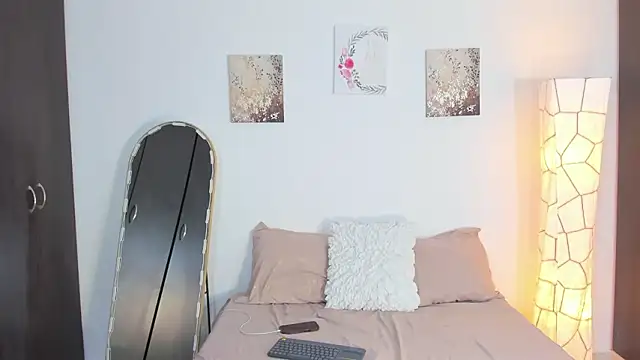 SarahCinnamon- online show from 03/03/26, 07:43