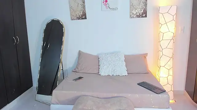 SarahCinnamon- online show from 03/19/26, 08:09