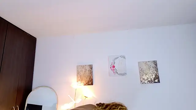 SarahCinnamon- online show from 04/16/26, 07:03