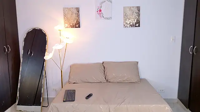 SarahCinnamon- online show from 04/16/26, 09:39