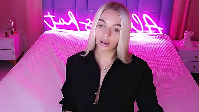 Snapshot of AllwaysHotJ chatting on 10/26/25, 02:12 AllwaysHotJ online show from 10/26/25, 02:12