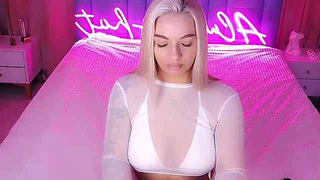 Snapshot of AllwaysHotJ chatting on 11/28/25, 02:23 AllwaysHotJ online show from 11/28/25, 02:23