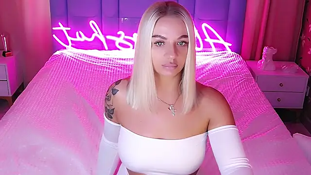 Snapshot of AllwaysHotJ chatting on 10/28/25, 03:07 AllwaysHotJ online show from 10/28/25, 03:07