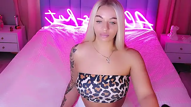 Snapshot of AllwaysHotJ chatting on 10/24/25, 01:59 AllwaysHotJ online show from 10/24/25, 01:59