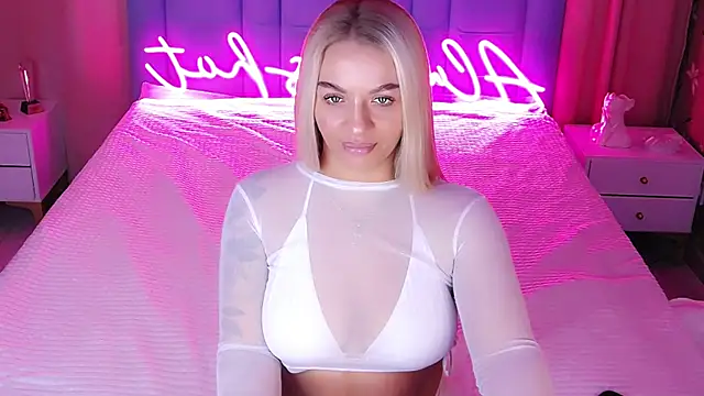 Snapshot of AllwaysHotJ chatting on 11/03/25, 02:17 AllwaysHotJ online show from 11/03/25, 02:17