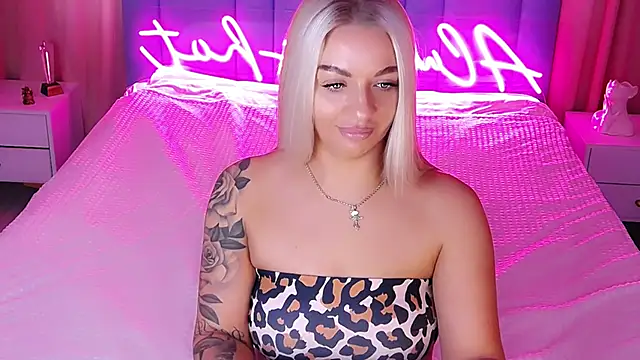 Snapshot of AllwaysHotJ chatting on 10/18/25, 02:13 AllwaysHotJ online show from 10/18/25, 02:13