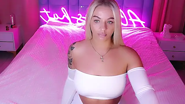 Snapshot of AllwaysHotJ chatting on 10/29/25, 02:10 AllwaysHotJ online show from 10/29/25, 02:10