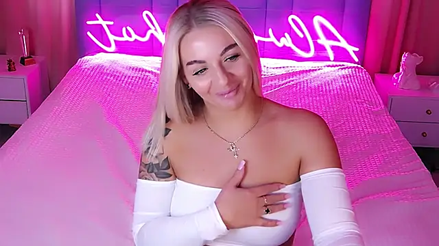 Snapshot of AllwaysHotJ chatting on 10/15/25, 02:10 AllwaysHotJ online show from 10/15/25, 02:10