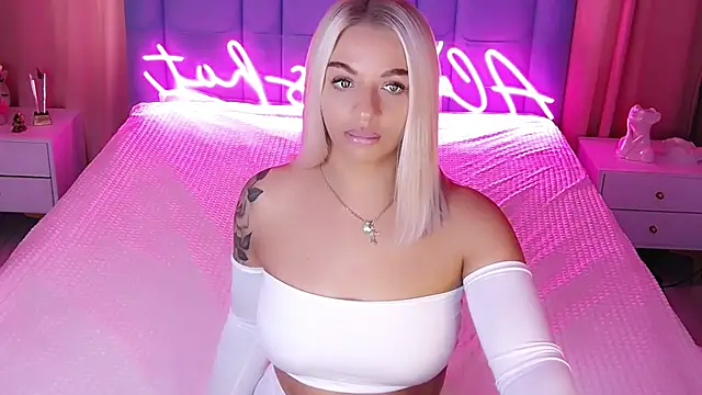 Snapshot of AllwaysHotJ chatting on 10/05/25, 02:13 AllwaysHotJ online show from 10/05/25, 02:13