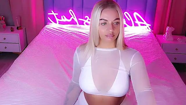 Snapshot of AllwaysHotJ chatting on 11/04/25, 02:15 AllwaysHotJ online show from 11/04/25, 02:15