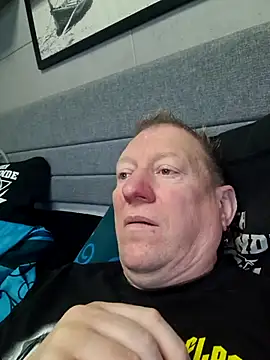 tomtom111111 online show from 10/18/25, 11:45