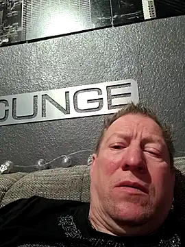 tomtom111111 online show from 03/20/25, 11:45