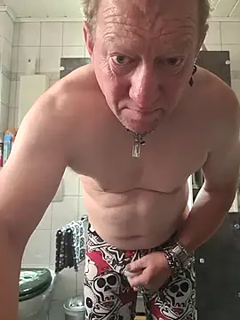 tomtom111111 online show from 09/20/25, 10:09