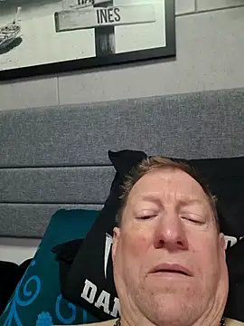 tomtom111111 online show from 10/12/25, 12:39