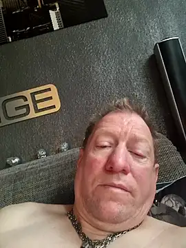 tomtom111111 online show from 10/19/25, 10:07