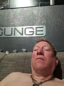 tomtom111111 online show from 12/16/25, 09:08