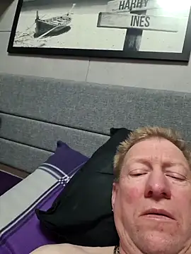 tomtom111111 online show from 03/10/26, 07:29