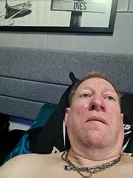 tomtom111111 online show from 10/05/25, 01:24